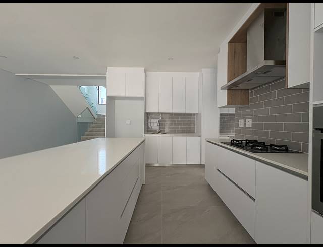 4 BEDROOM HOUSE FOR SALE IN SANDOWN